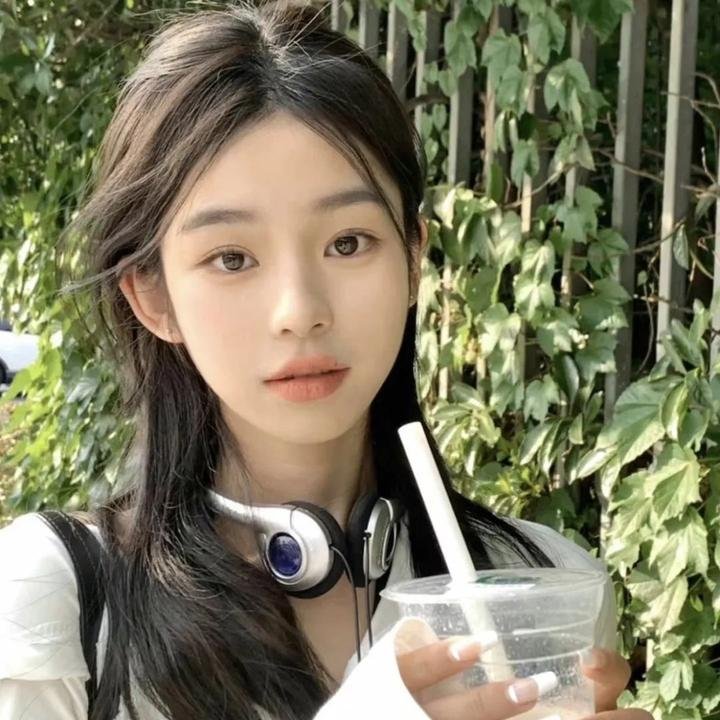 芭比之美人鱼历险记2海报